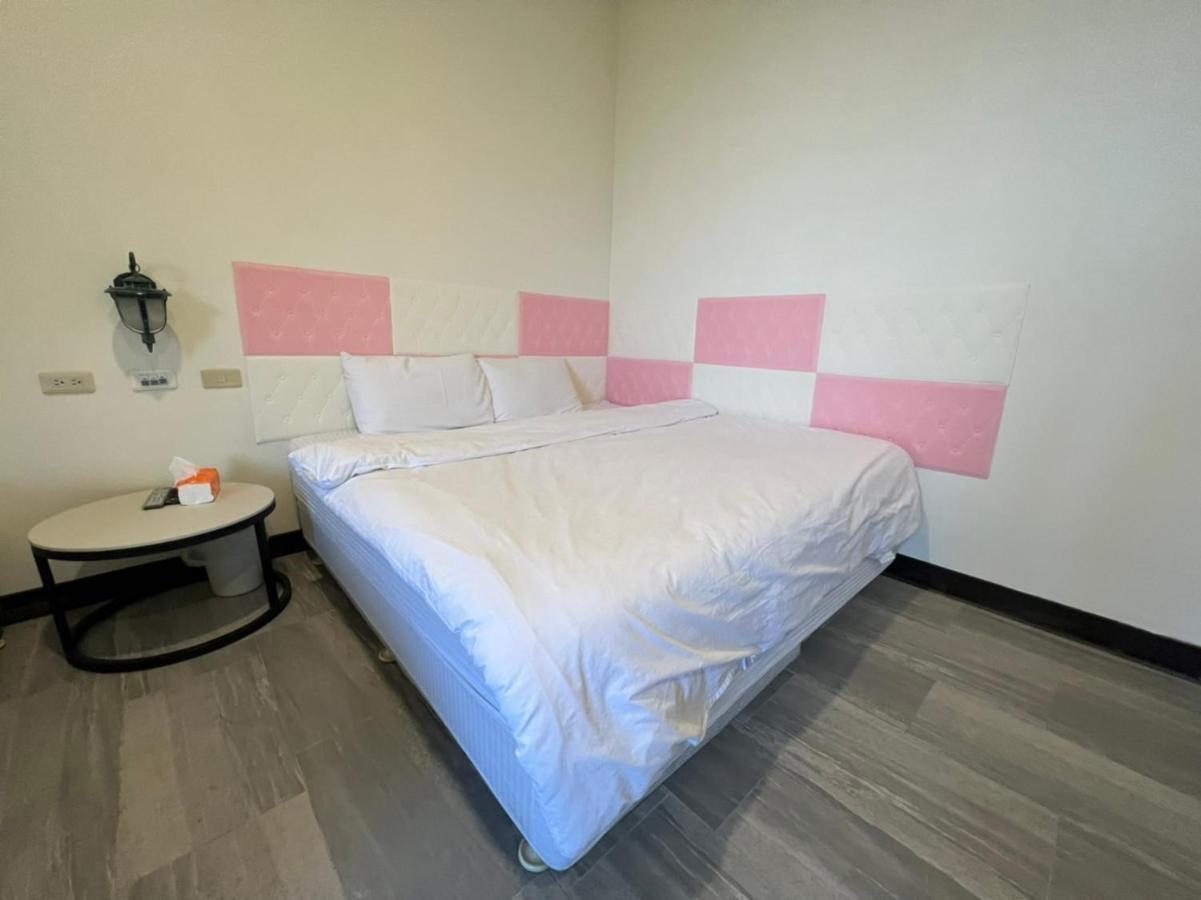 Romeo Inn Zhushan Bagian luar foto